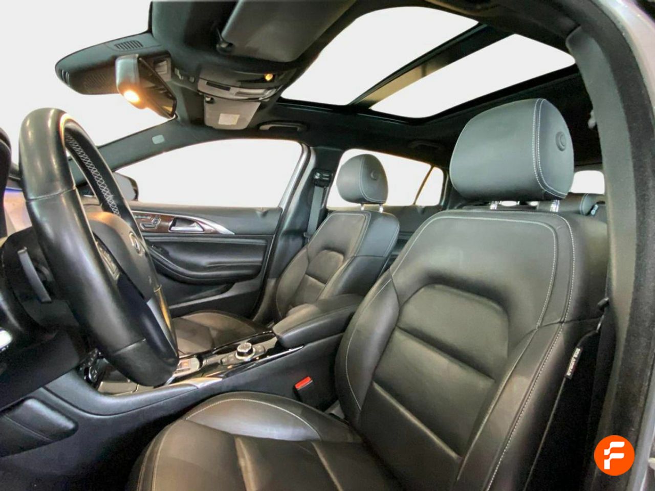 Foto Infiniti Q30 11