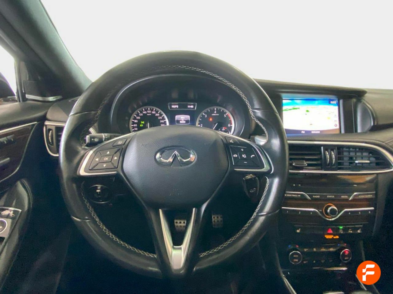 Foto Infiniti Q30 15