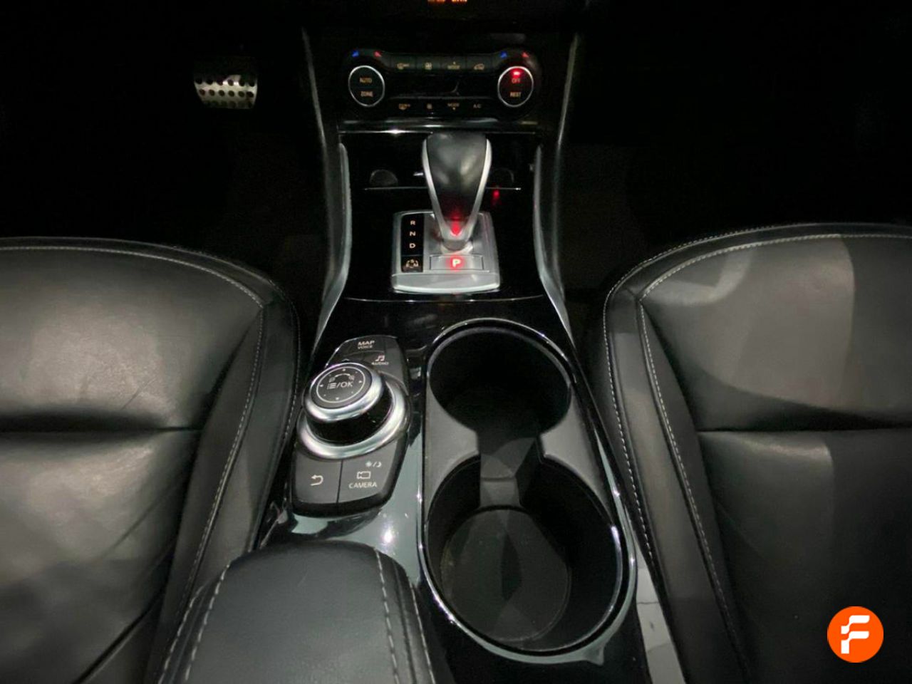 Foto Infiniti Q30 23