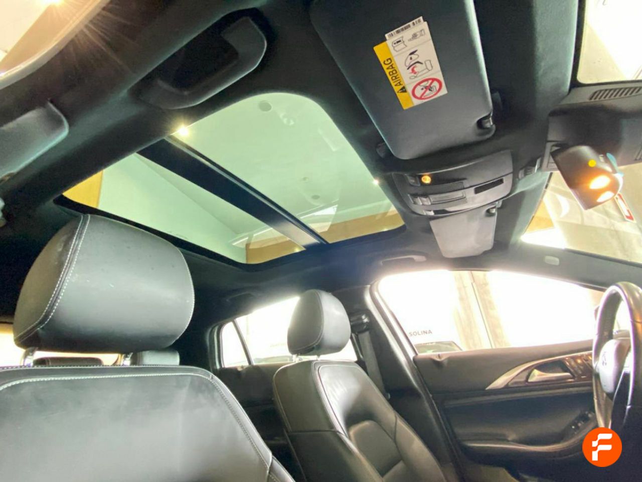 Foto Infiniti Q30 24