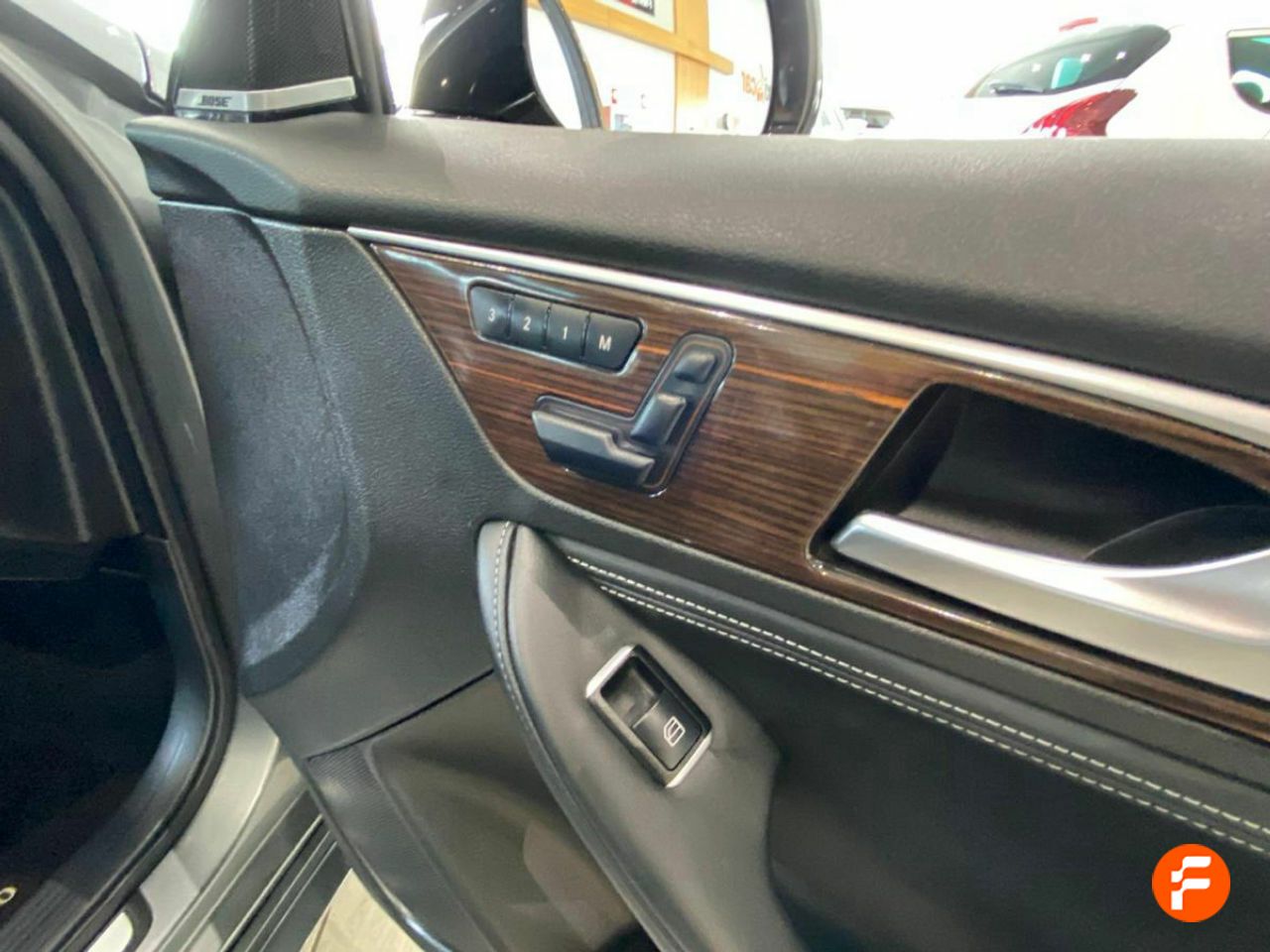 Foto Infiniti Q30 28