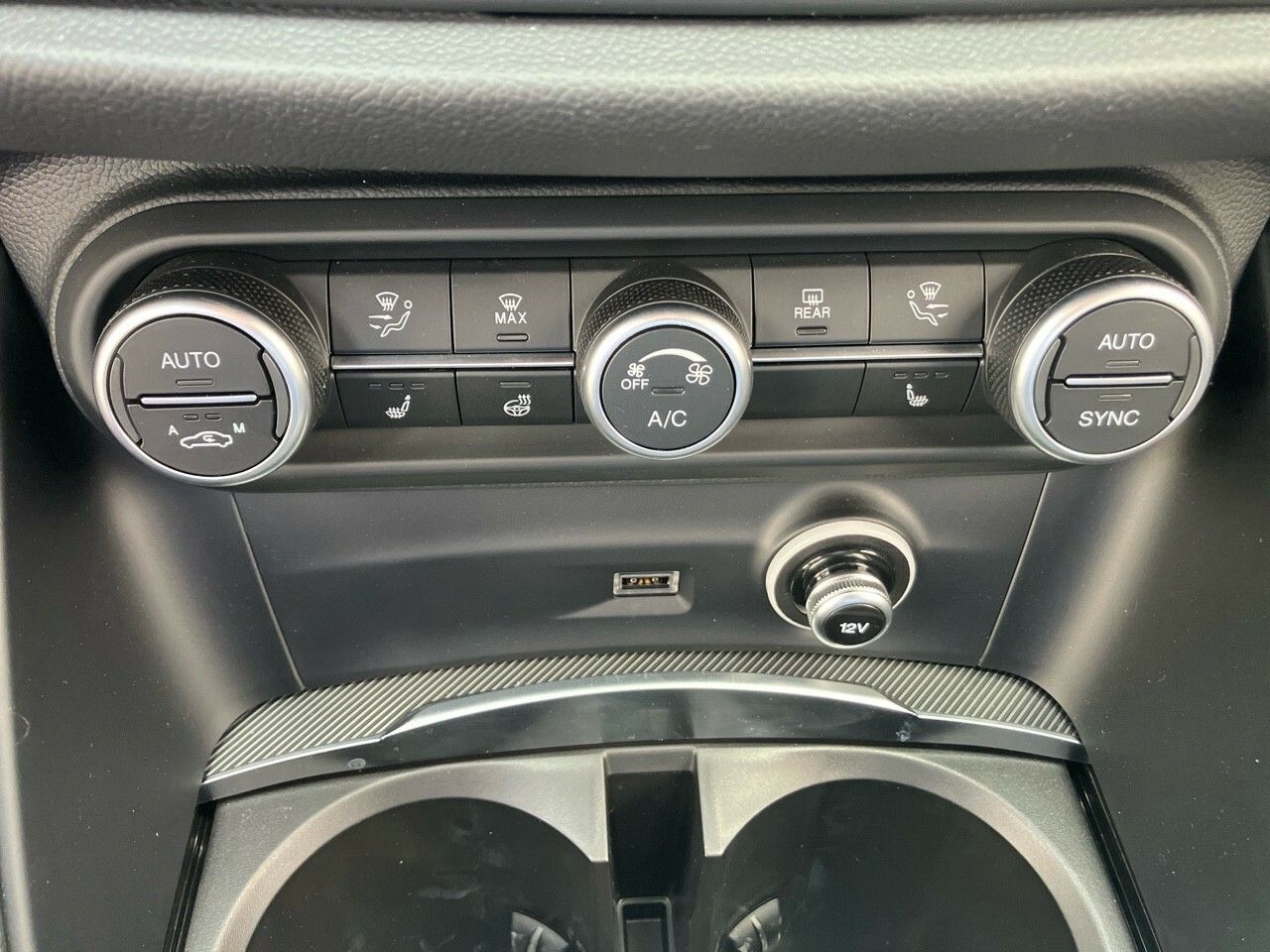 Foto Alfa Romeo Stelvio 14