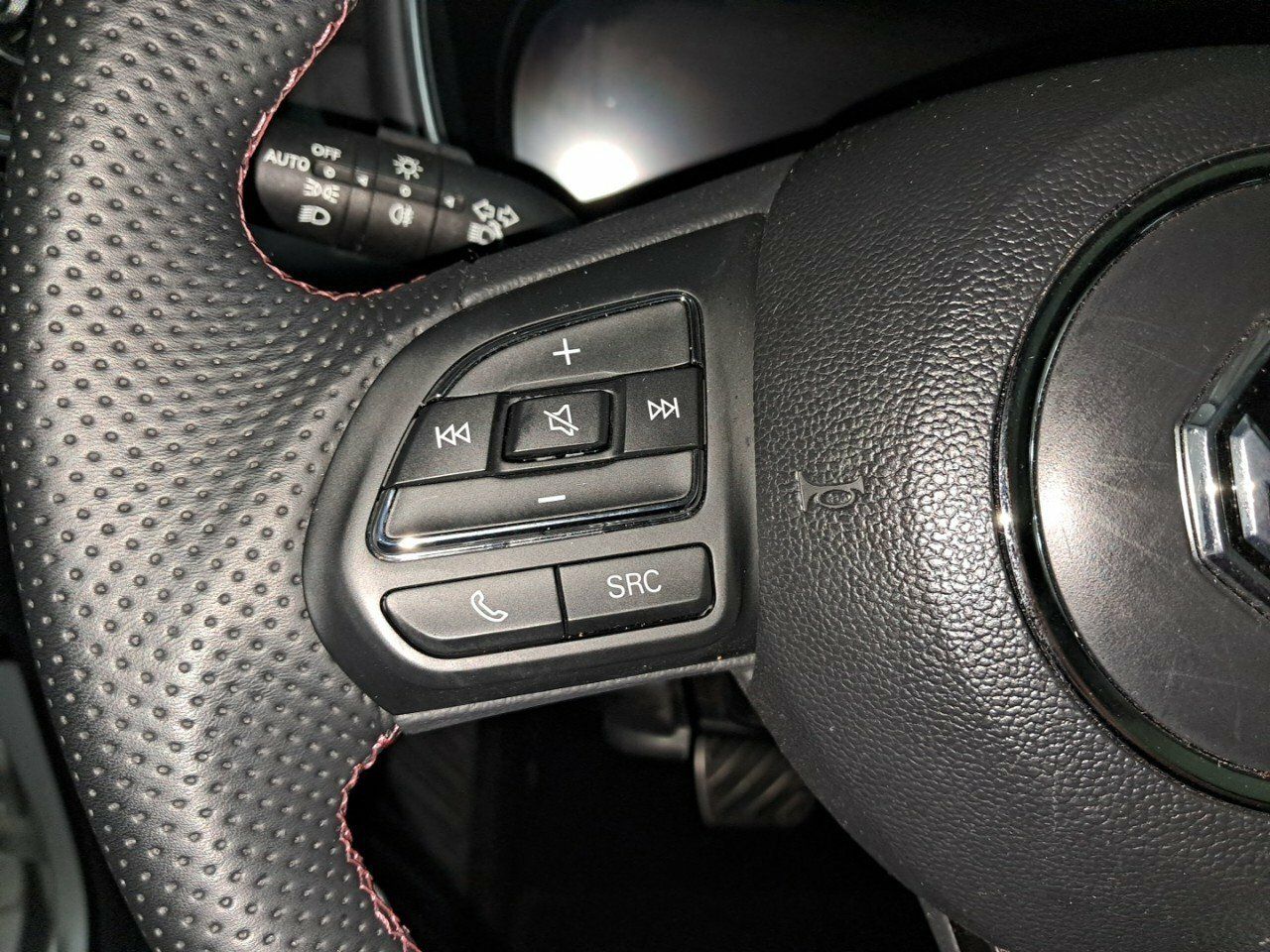 Foto MG HS 12