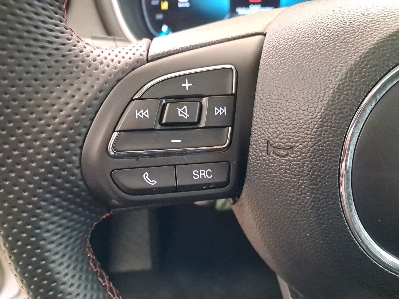 Foto MG HS 12