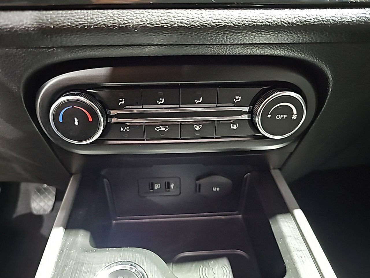Foto DR Automobiles DR4 17