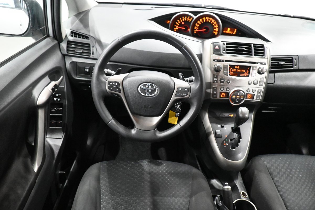 Foto Toyota Corolla Verso 15