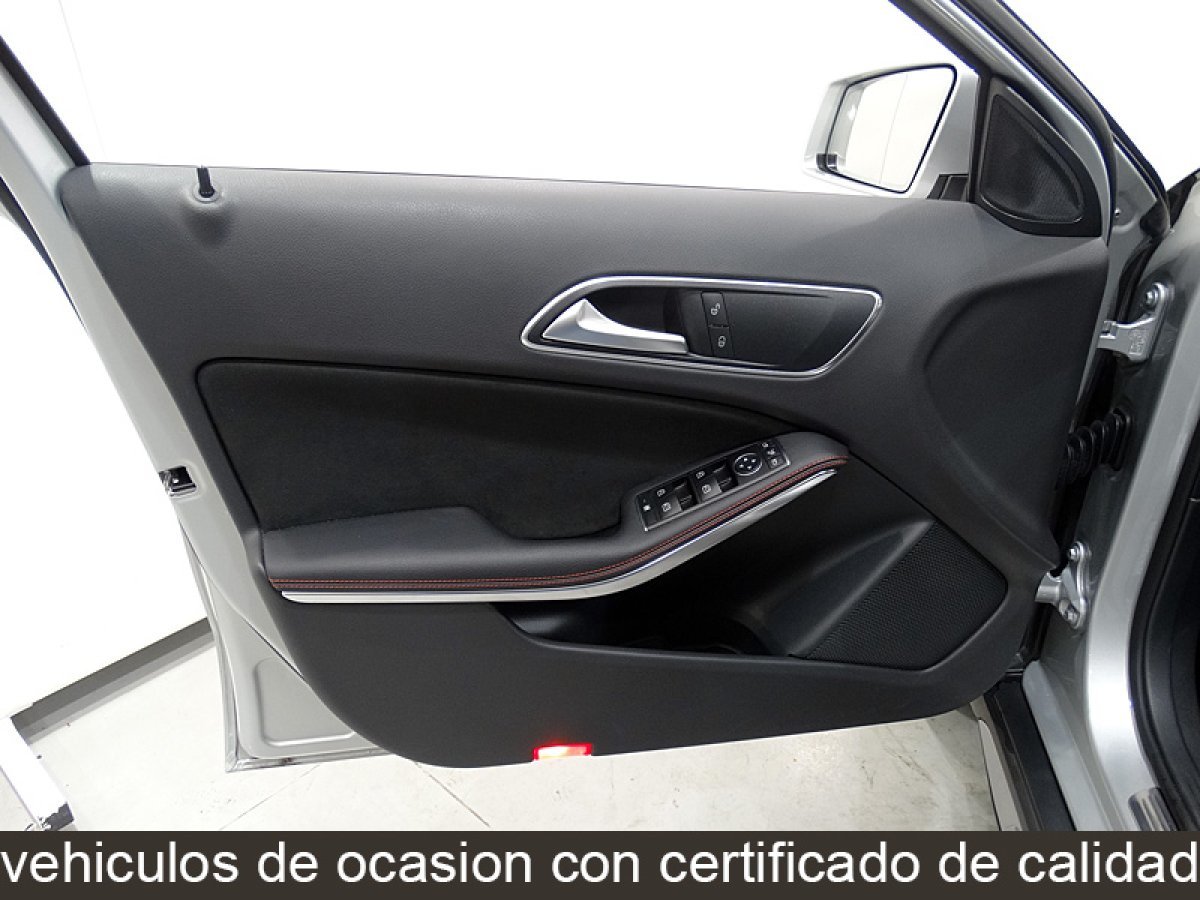 Foto Mercedes-Benz Clase GLA 24