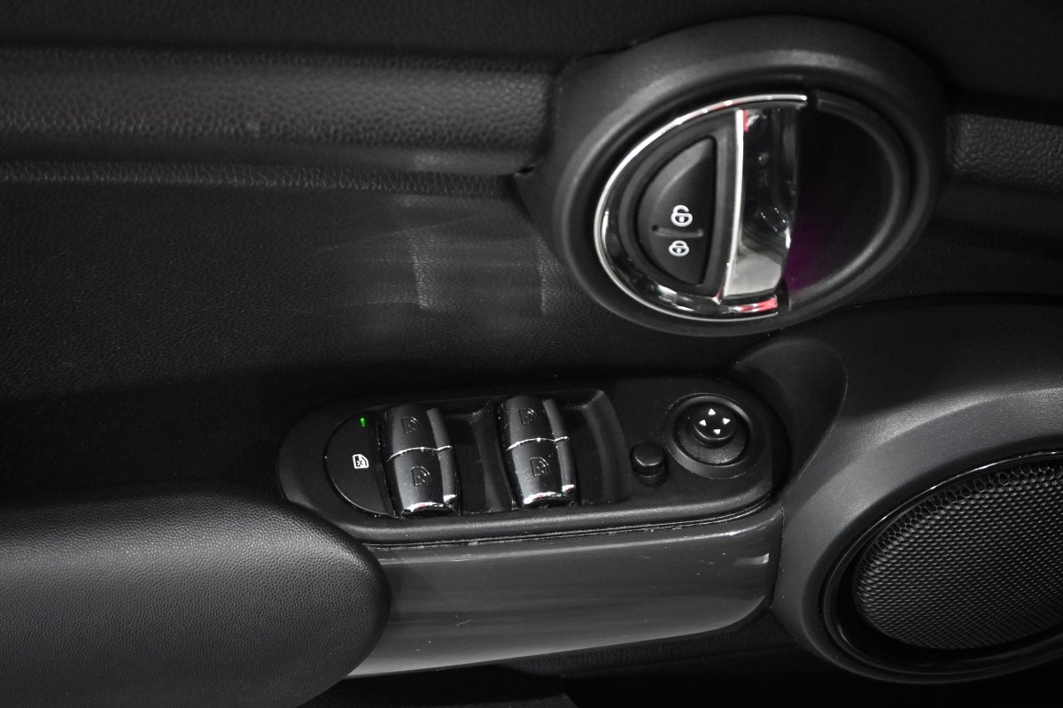 Foto Mini 5 Puertas 24