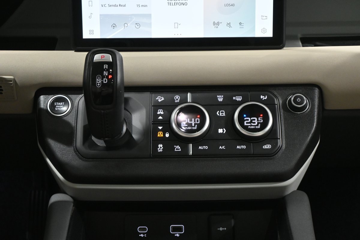 Foto Land-Rover Defender 22