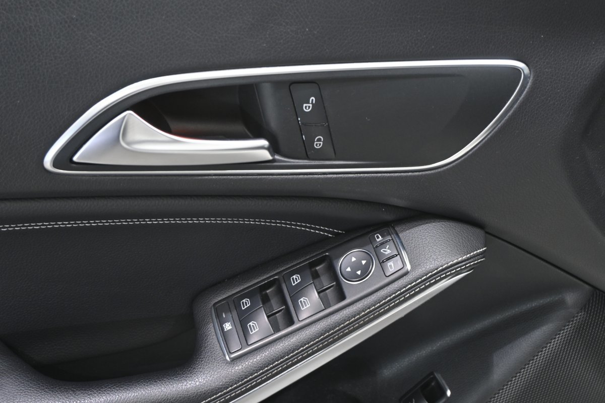 Foto Mercedes-Benz Clase CLA 26