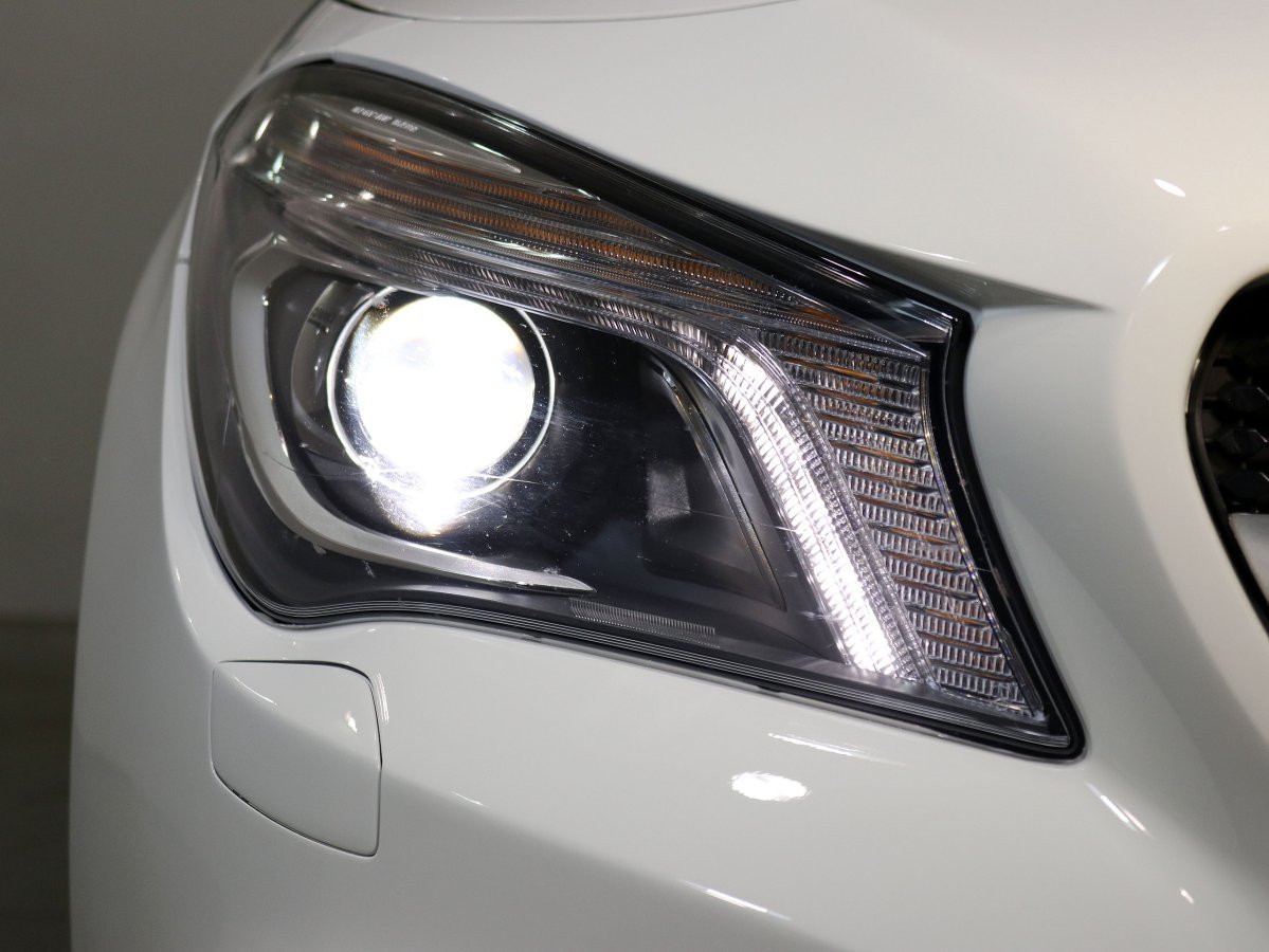 Foto Mercedes-Benz Clase CLA 11