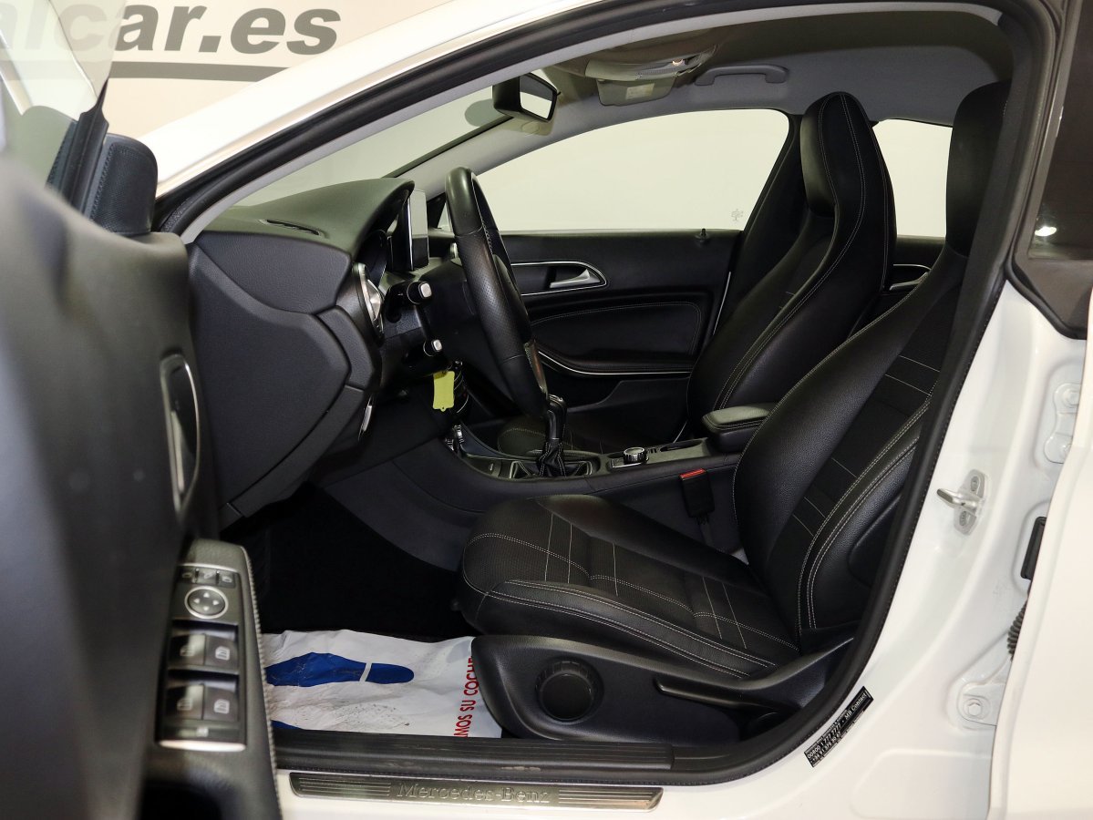 Foto Mercedes-Benz Clase CLA 14