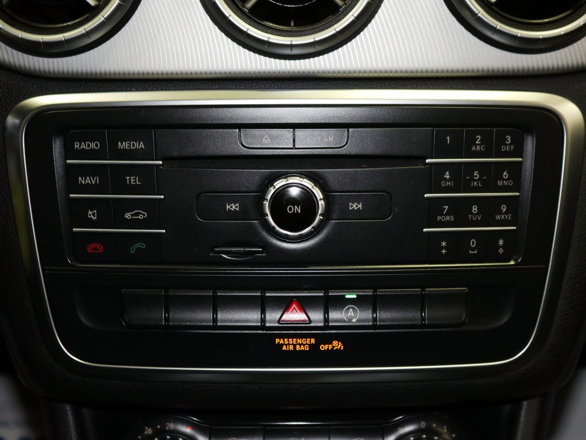 Foto Mercedes-Benz Clase CLA 23