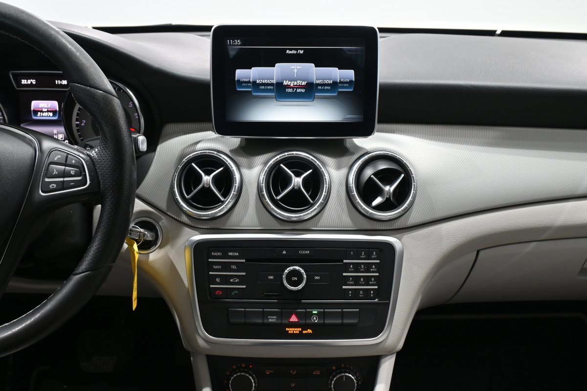 Foto Mercedes-Benz Clase CLA 14