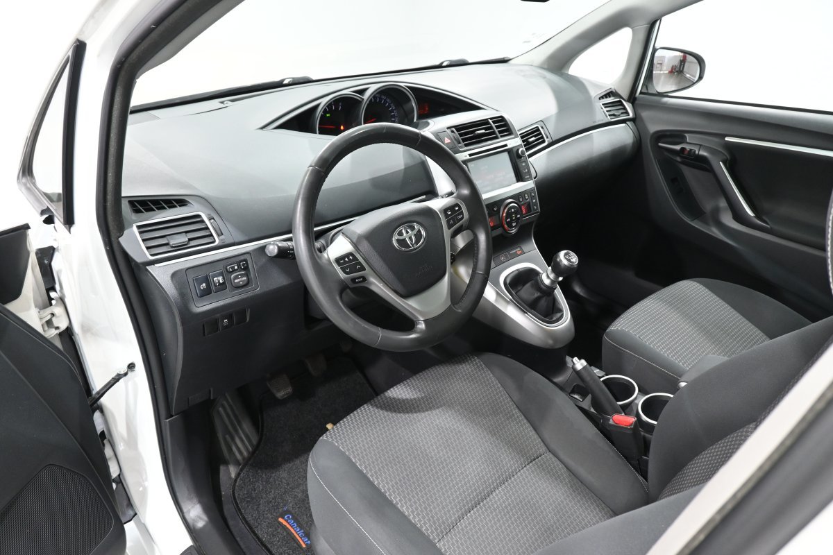 Foto Toyota Corolla Verso 9