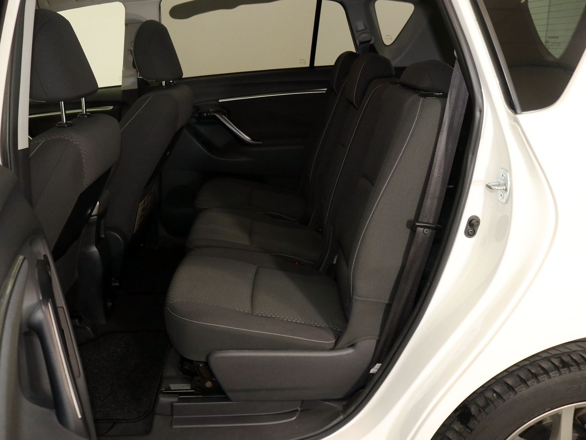 Foto Toyota Corolla Verso 14