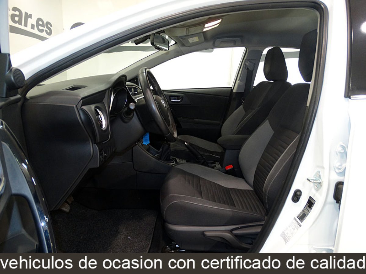 Foto Toyota Auris 14
