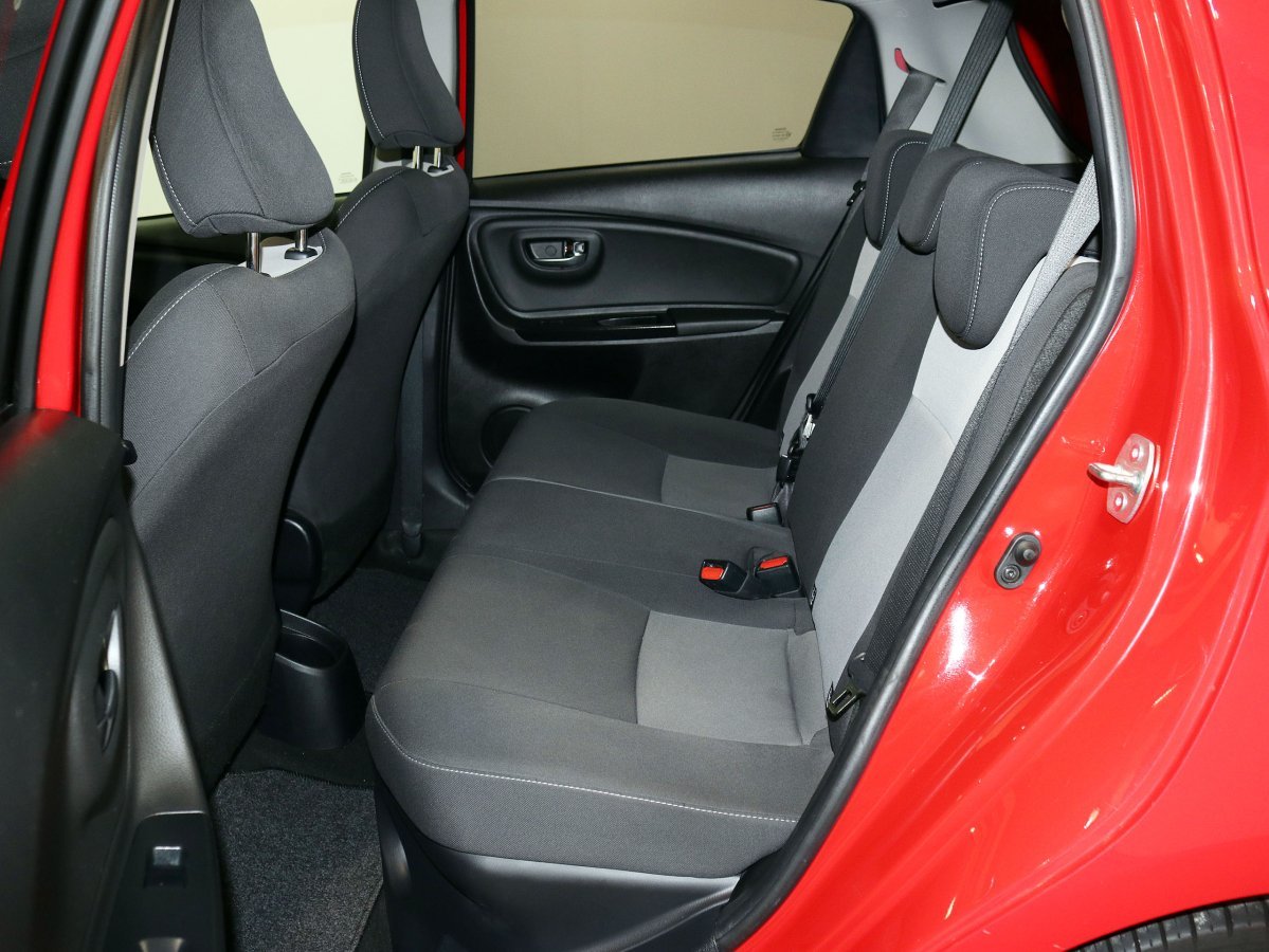 Foto Toyota Yaris 15