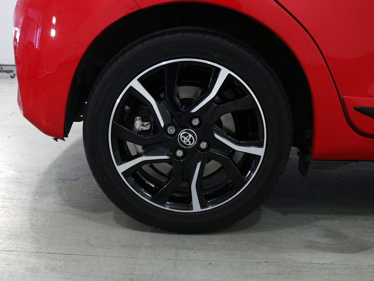 Foto Toyota Yaris 26