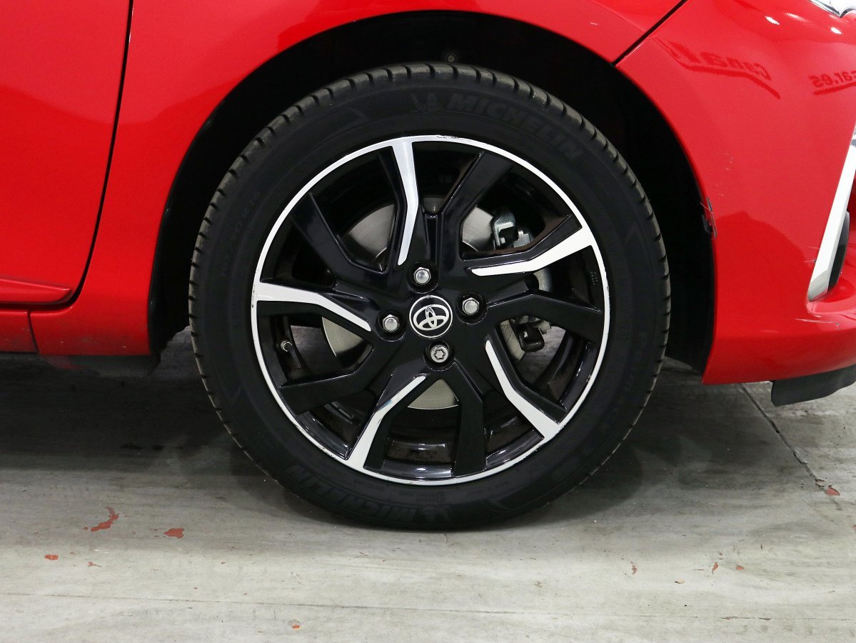 Foto Toyota Yaris 27