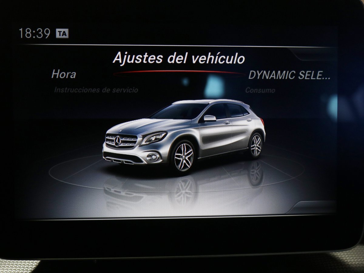 Foto Mercedes-Benz Clase GLA 26