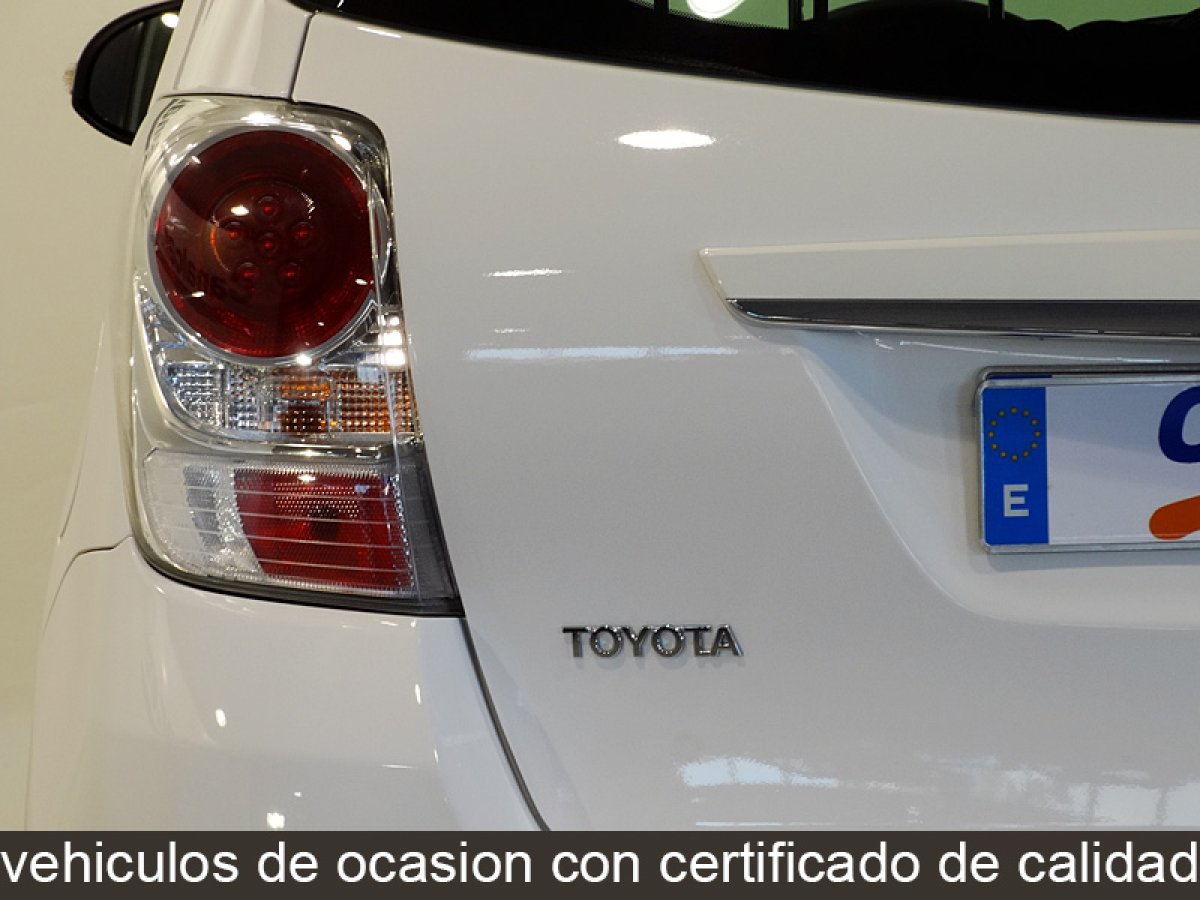 Foto Toyota Corolla Verso 13