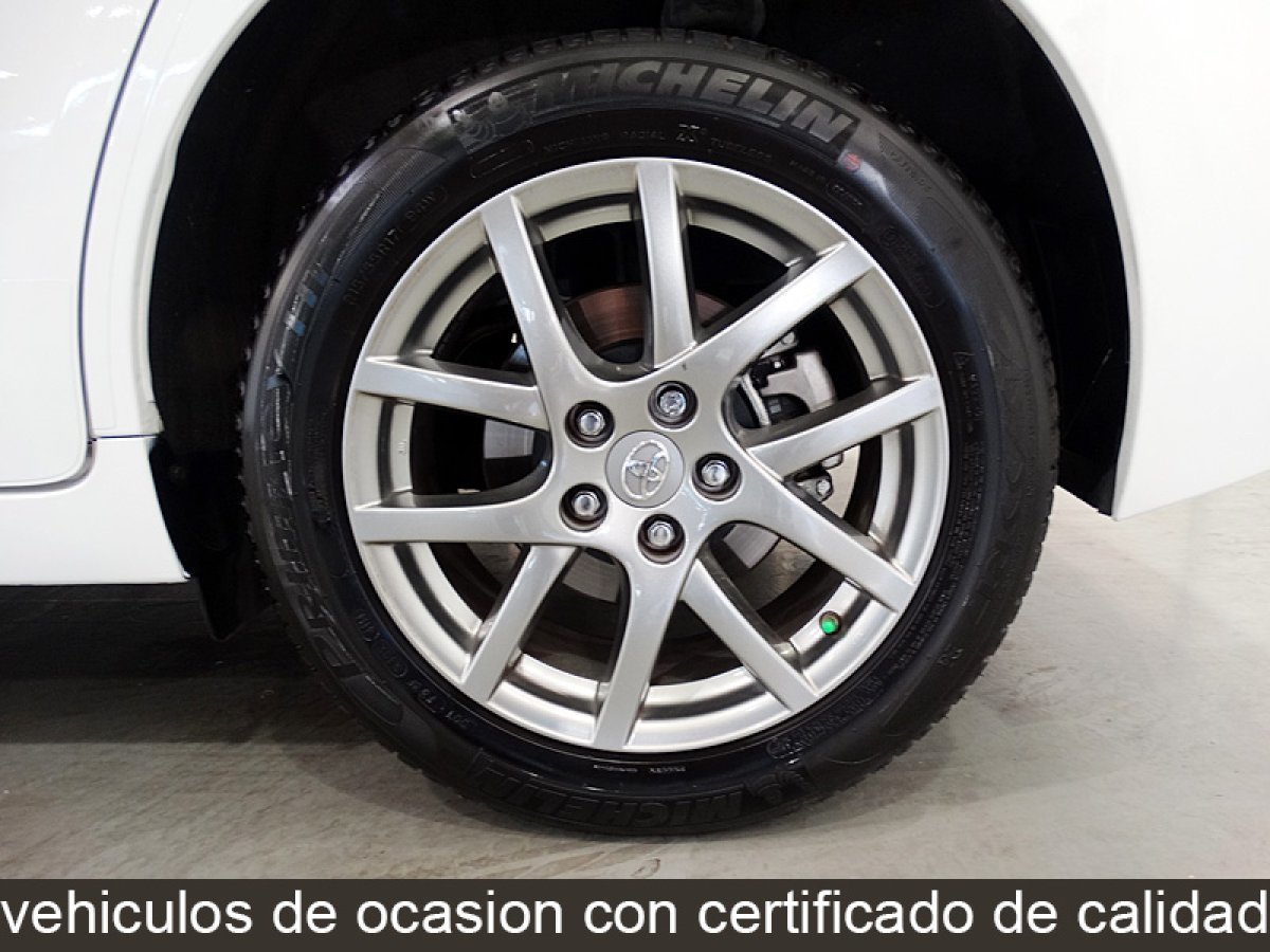 Foto Toyota Corolla Verso 27