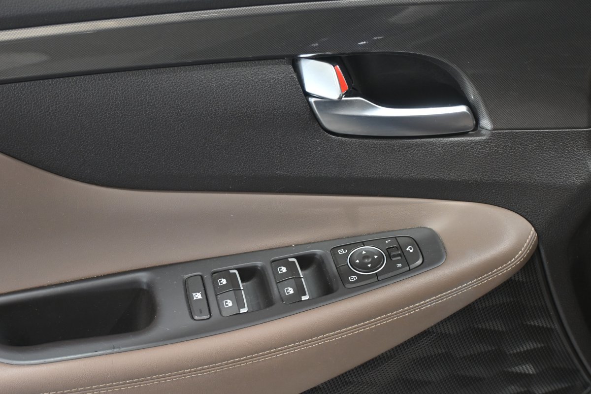 Foto Hyundai Santa Fe 32