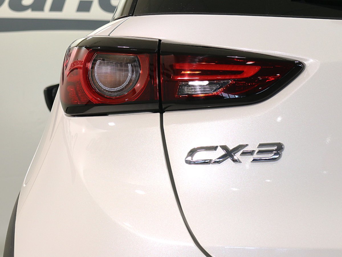Foto Mazda CX-3 9