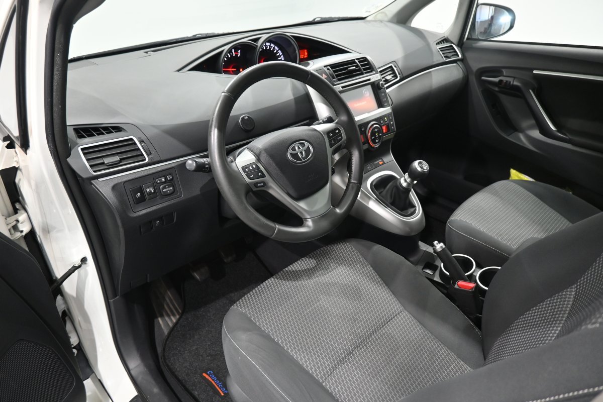 Foto Toyota Corolla Verso 9