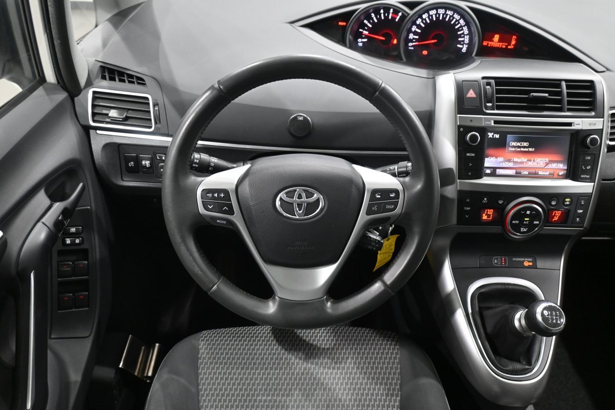 Foto Toyota Corolla Verso 18