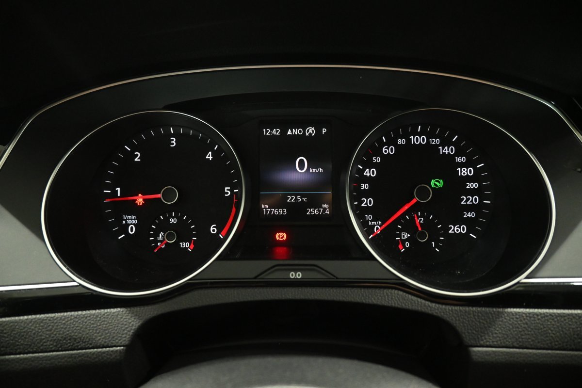 Foto Volkswagen Passat 13