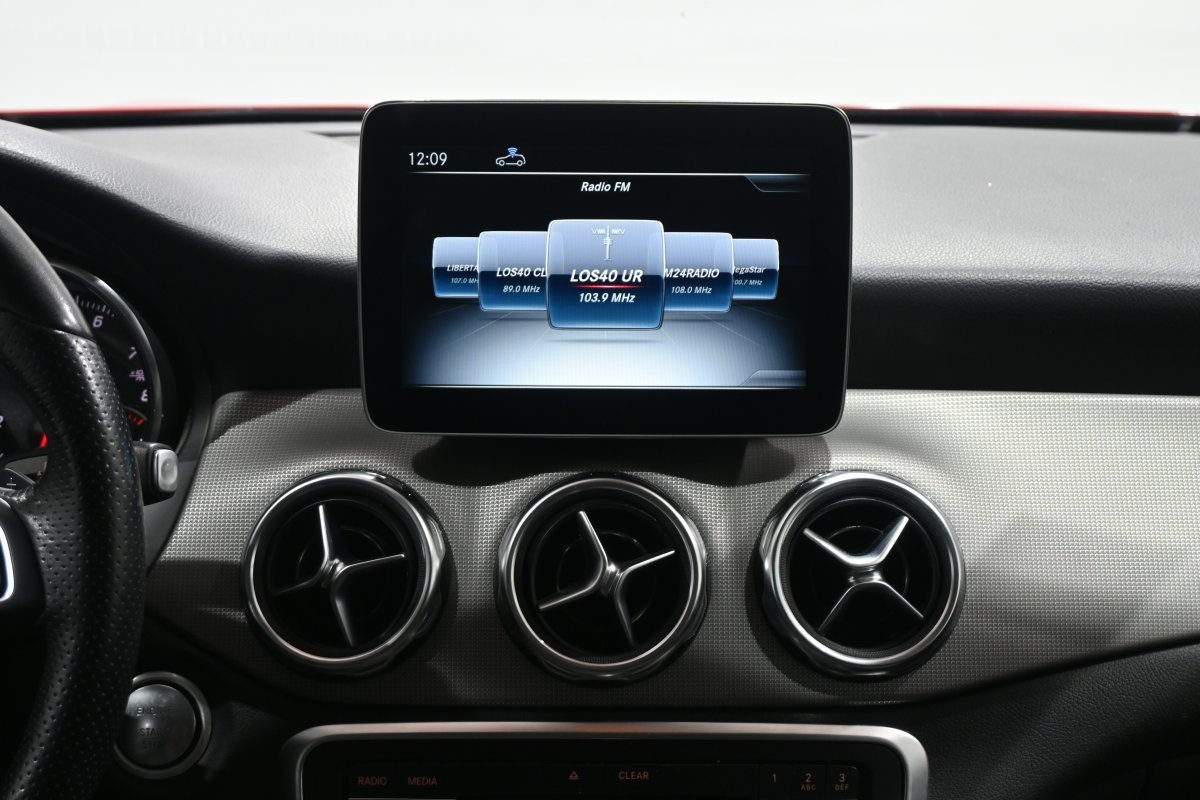 Foto Mercedes-Benz Clase GLA 15