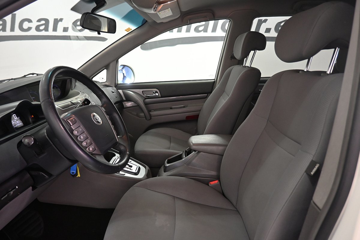 Foto SsangYong Rodius 7