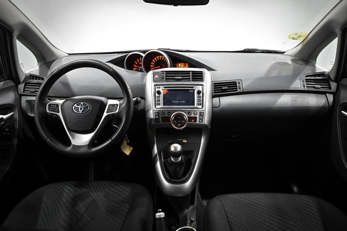 Foto Toyota Corolla Verso 15